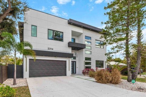 House in Sarasota, Florida 5 bedrooms, 339.19 sq.m. № 2125126
