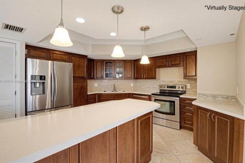 Condominio en venta en Hallandale Beach, Florida, 2 dormitorios, 131.92 m2 № 1872164 - foto 11