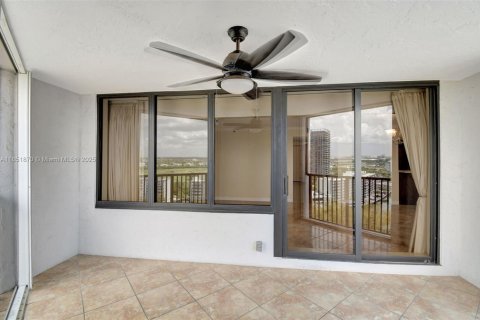 Condominio en venta en Hallandale Beach, Florida, 2 dormitorios, 131.92 m2 № 1872164 - foto 29