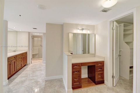 Condominio en venta en Hallandale Beach, Florida, 2 dormitorios, 131.92 m2 № 1872164 - foto 18