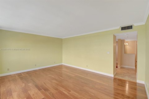Condominio en venta en Hallandale Beach, Florida, 2 dormitorios, 131.92 m2 № 1872164 - foto 16