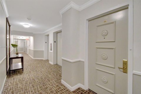 Condominio en venta en Hallandale Beach, Florida, 2 dormitorios, 131.92 m2 № 1872164 - foto 2