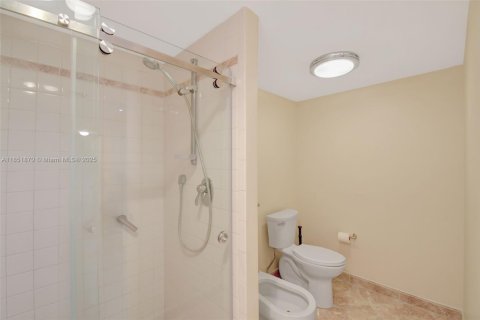 Condominio en venta en Hallandale Beach, Florida, 2 dormitorios, 131.92 m2 № 1872164 - foto 23