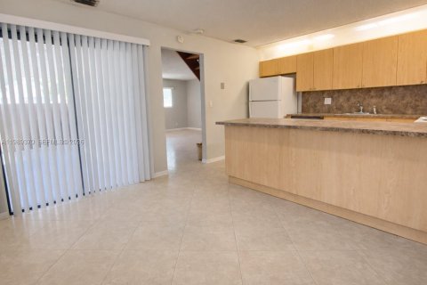 Купить таунхаус в Норт-Лодердейл, Флорида 3 спальни, 130.34м2, № 2057724 - фото 12