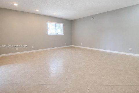 Купить таунхаус в Норт-Лодердейл, Флорида 3 спальни, 130.34м2, № 2057724 - фото 8