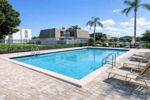 Купить таунхаус в Норт-Лодердейл, Флорида 3 спальни, 130.34м2, № 2057724 - фото 28