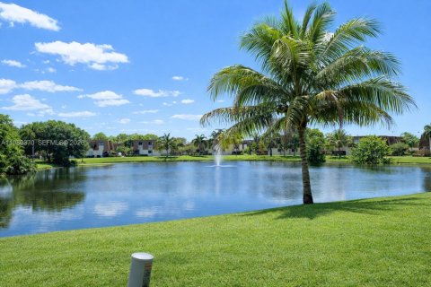 Купить таунхаус в Норт-Лодердейл, Флорида 3 спальни, 130.34м2, № 2057724 - фото 27