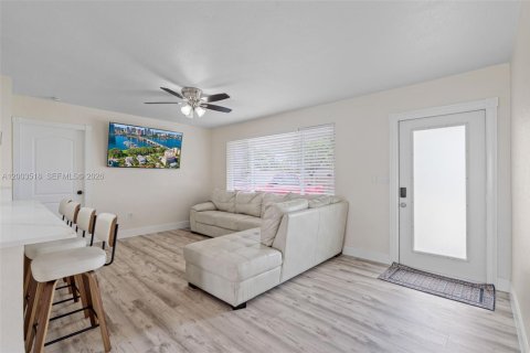 House in Sunrise, Florida 3 bedrooms, 123.56 sq.m. № 2068178 - photo 7