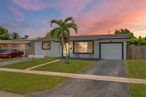 House in Sunrise, Florida 3 bedrooms, 123.56 sq.m. № 2068178