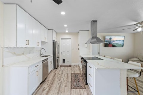 House in Sunrise, Florida 3 bedrooms, 123.56 sq.m. № 2068178 - photo 12