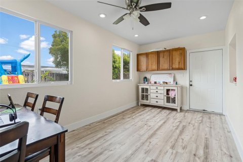 House in Sunrise, Florida 3 bedrooms, 123.56 sq.m. № 2068178 - photo 15