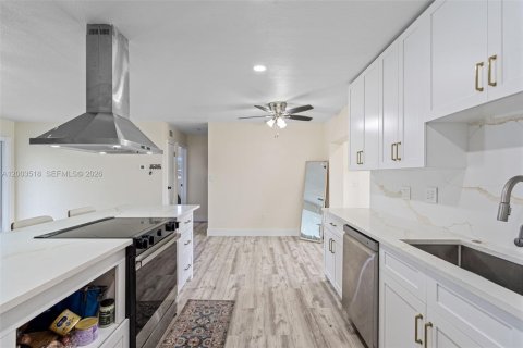 House in Sunrise, Florida 3 bedrooms, 123.56 sq.m. № 2068178 - photo 14