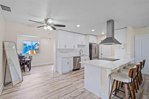 House in Sunrise, Florida 3 bedrooms, 123.56 sq.m. № 2068178 - photo 10