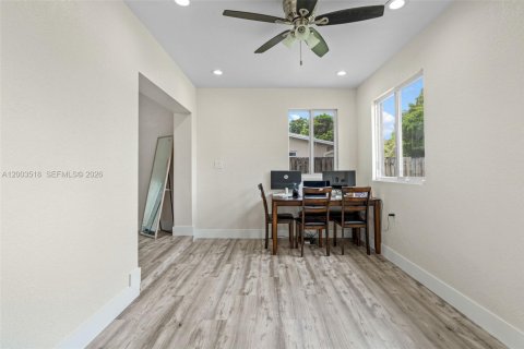 House in Sunrise, Florida 3 bedrooms, 123.56 sq.m. № 2068178 - photo 16