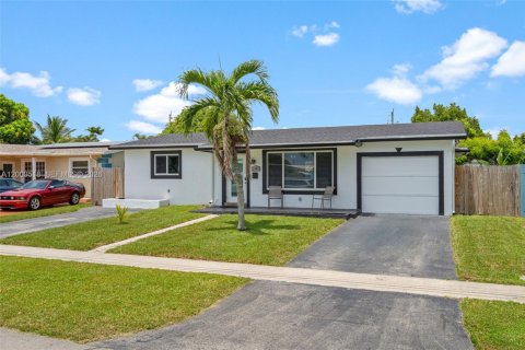 House in Sunrise, Florida 3 bedrooms, 123.56 sq.m. № 2068178 - photo 3
