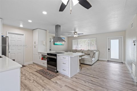 House in Sunrise, Florida 3 bedrooms, 123.56 sq.m. № 2068178 - photo 11