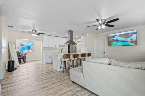 House in Sunrise, Florida 3 bedrooms, 123.56 sq.m. № 2068178 - photo 5