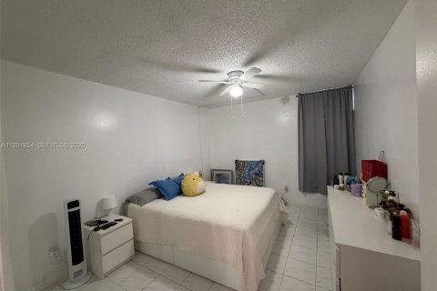Снять в аренду квартиру в Майами, Флорида 1 спальня, 56.86м2, № 2006348 - фото 4