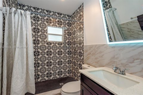 House in Miami, Florida 3 bedrooms № 2387968 - photo 6
