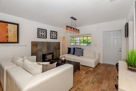 House in Miami, Florida 3 bedrooms № 2387968 - photo 3