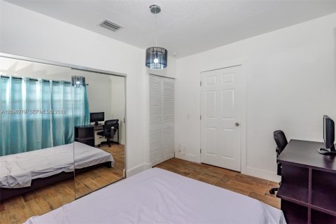House in Miami, Florida 3 bedrooms № 2387968 - photo 7