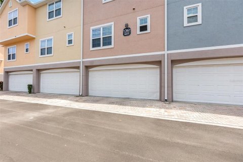 Condo in Orlando, Florida, 2 bedrooms  № 1681042 - photo 22