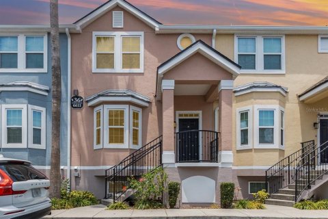 Condo in Orlando, Florida, 2 bedrooms  № 1681042 - photo 1