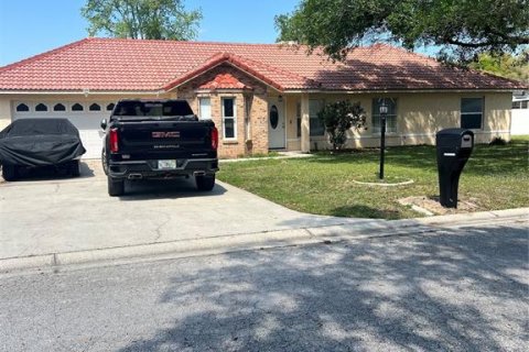 Casa en venta en Ocala, Florida, 5 dormitorios, 191.66 m2 № 1720996 - foto 1