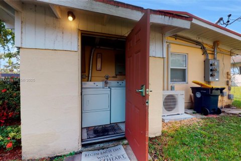 Снять в аренду квартиру в Дания-Бич, Флорида 2 спальни, 83.61м2, № 1973605 - фото 12