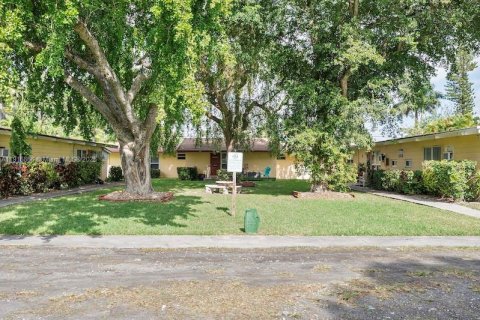 Снять в аренду квартиру в Дания-Бич, Флорида 2 спальни, 83.61м2, № 1973605 - фото 13