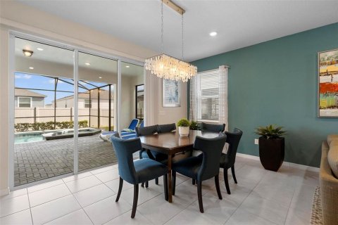 House in Davenport, Florida 6 bedrooms, 289.2 sq.m. № 2123736 - photo 12