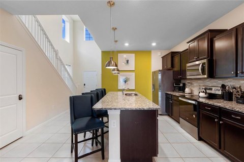 House in Davenport, Florida 6 bedrooms, 289.2 sq.m. № 2123736 - photo 4