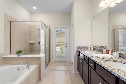 House in Davenport, Florida 6 bedrooms, 289.2 sq.m. № 2123736 - photo 16