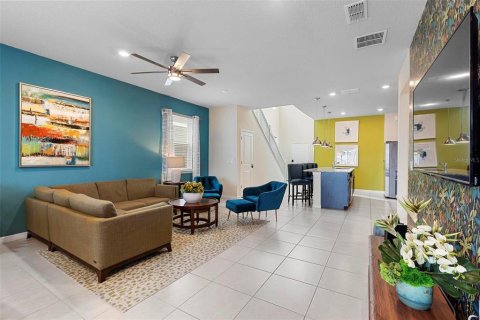 House in Davenport, Florida 6 bedrooms, 289.2 sq.m. № 2123736 - photo 9