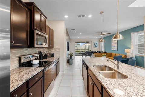 House in Davenport, Florida 6 bedrooms, 289.2 sq.m. № 2123736 - photo 7