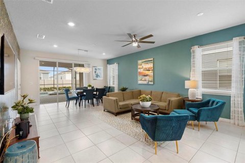 House in Davenport, Florida 6 bedrooms, 289.2 sq.m. № 2123736 - photo 8