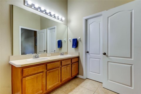 Townhouse in New Port Richey, Florida 3 bedrooms, 154.4 sq.m. № 1533494 - photo 17