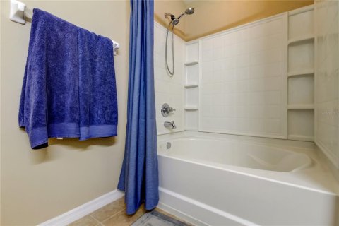 Townhouse in New Port Richey, Florida 3 bedrooms, 154.4 sq.m. № 1533494 - photo 18