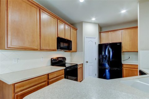 Townhouse in New Port Richey, Florida 3 bedrooms, 154.4 sq.m. № 1533494 - photo 9