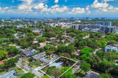 House in North Miami, Florida 2 bedrooms, 125.23 sq.m. № 2049328 - photo 21