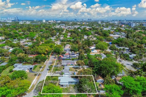 House in North Miami, Florida 2 bedrooms, 125.23 sq.m. № 2049328 - photo 24