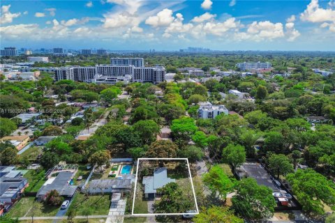 House in North Miami, Florida 2 bedrooms, 125.23 sq.m. № 2049328 - photo 22