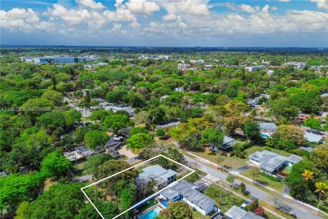 House in North Miami, Florida 2 bedrooms, 125.23 sq.m. № 2049328 - photo 23