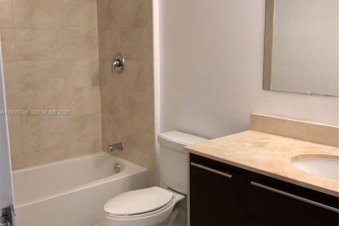Condominio en alquiler en Miami, Florida, 55.18 m2 № 1993896 - foto 2