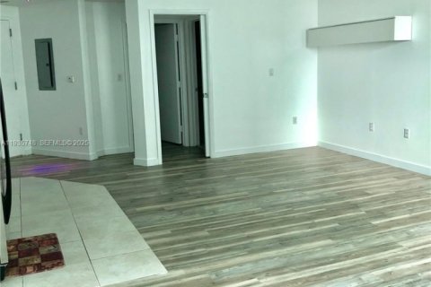 Condominio en alquiler en Miami, Florida, 55.18 m2 № 1993896 - foto 10