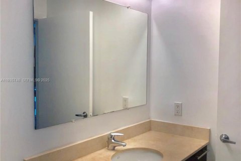 Condominio en alquiler en Miami, Florida, 55.18 m2 № 1993896 - foto 6