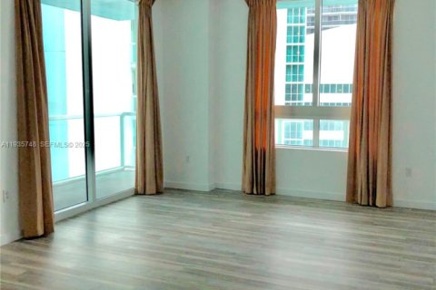 Condominio en alquiler en Miami, Florida, 55.18 m2 № 1993896 - foto 1