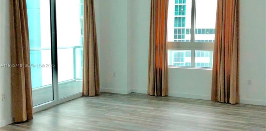 Estudio en el Condominio en Miami, Florida № 1993896