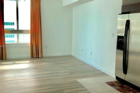 Condominio en alquiler en Miami, Florida, 55.18 m2 № 1993896 - foto 7