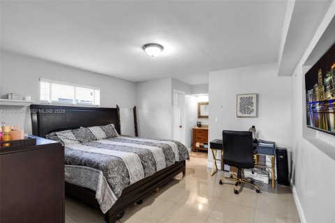 House in Miramar, Florida 3 bedrooms, 156.26 sq.m. № 1996057 - photo 20